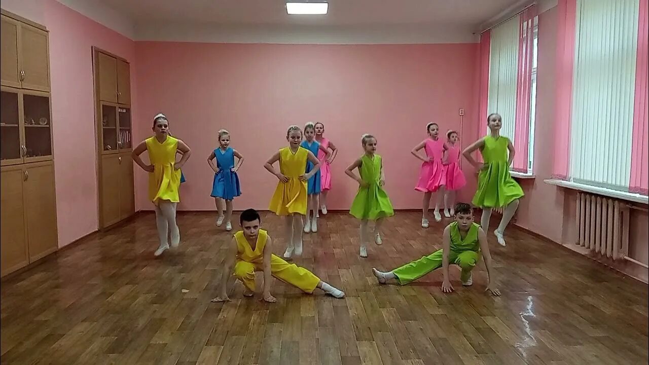 Танец детей в школе видео. Танец детей в школе видео