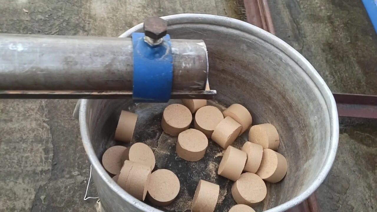 Станок для топливных брикетов пб-1. Пресс пб-200 для топливных брикетов. Пресс для топливных брикетов из опилок. Пресс пб-200 для топливных брикетов. Пресс пб-200 для топливных брикетов.