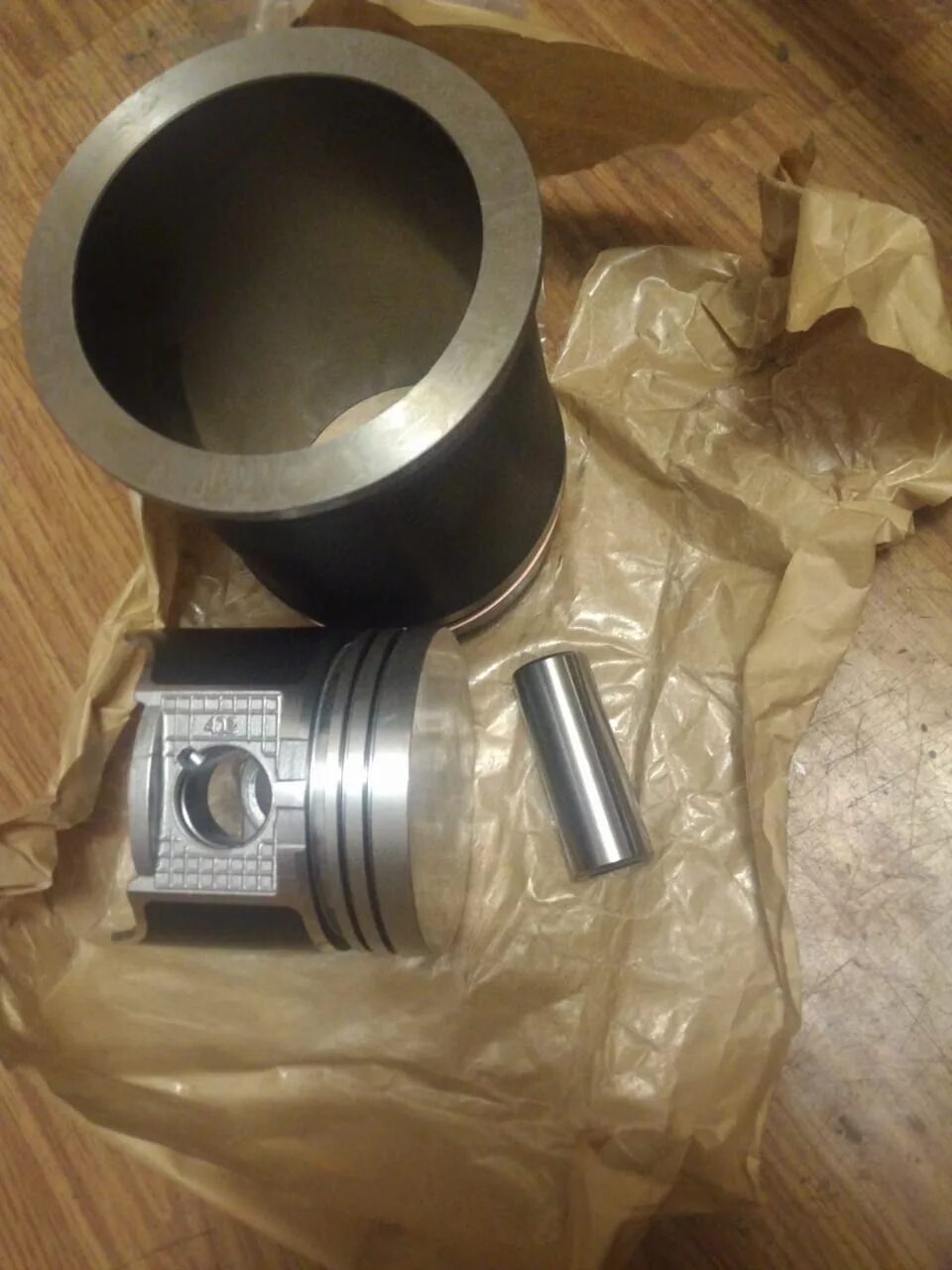 Газовая поршневая на змз 523. Поршень змз 523. Поршень змз 511 и 523. Газ 523 поршень. Поршень паз 523.