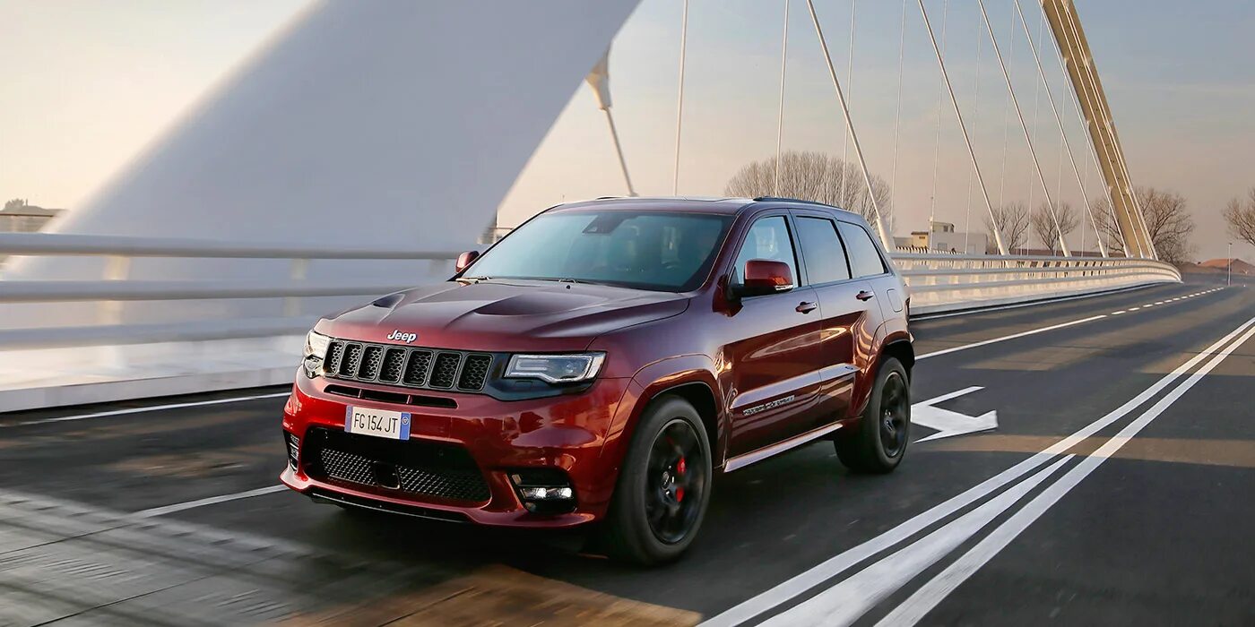 Jeep Grand Cherokee srt 2021. Grand Cherokee srt 6.4. СРТ джип тест драйв. Джип Гранд Чероки 2012 тест драйв.