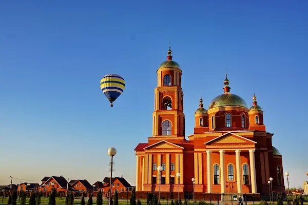 Храм строитель яковлевский район. Храм новомучеников и исповедников белгородских. Строитель храм новомучеников белгородских. Строитель яковлевский район белгородская область. Храмы города строитель белгородской области.