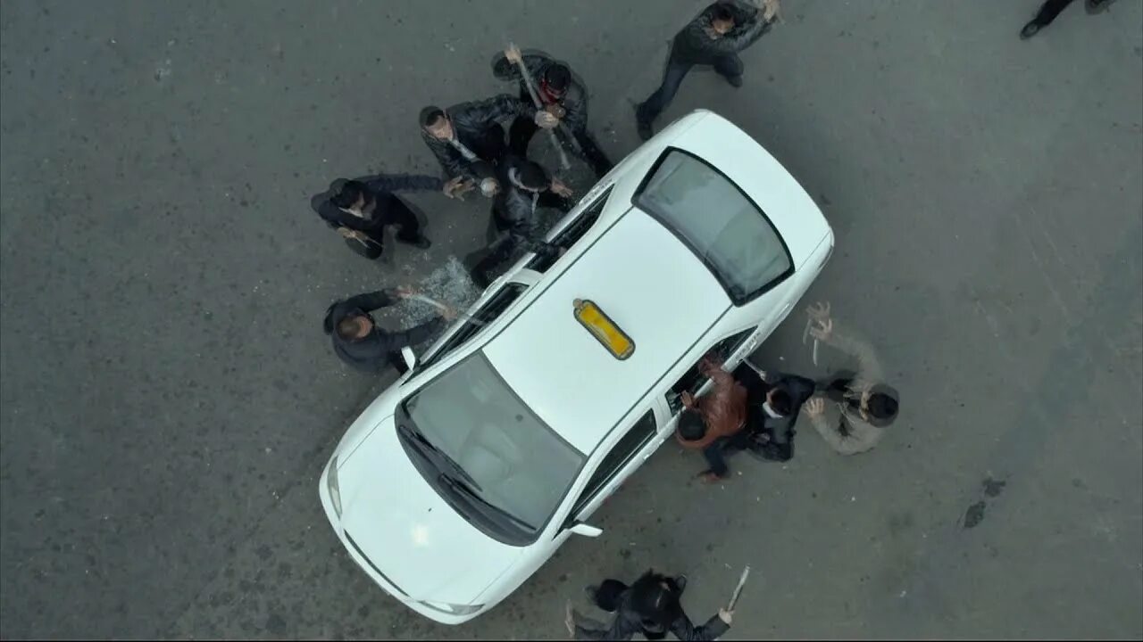 Рейд отрывки. Погоня за машиной. Нападение на полицейского. Драка девочек (2011) — фрагмент.