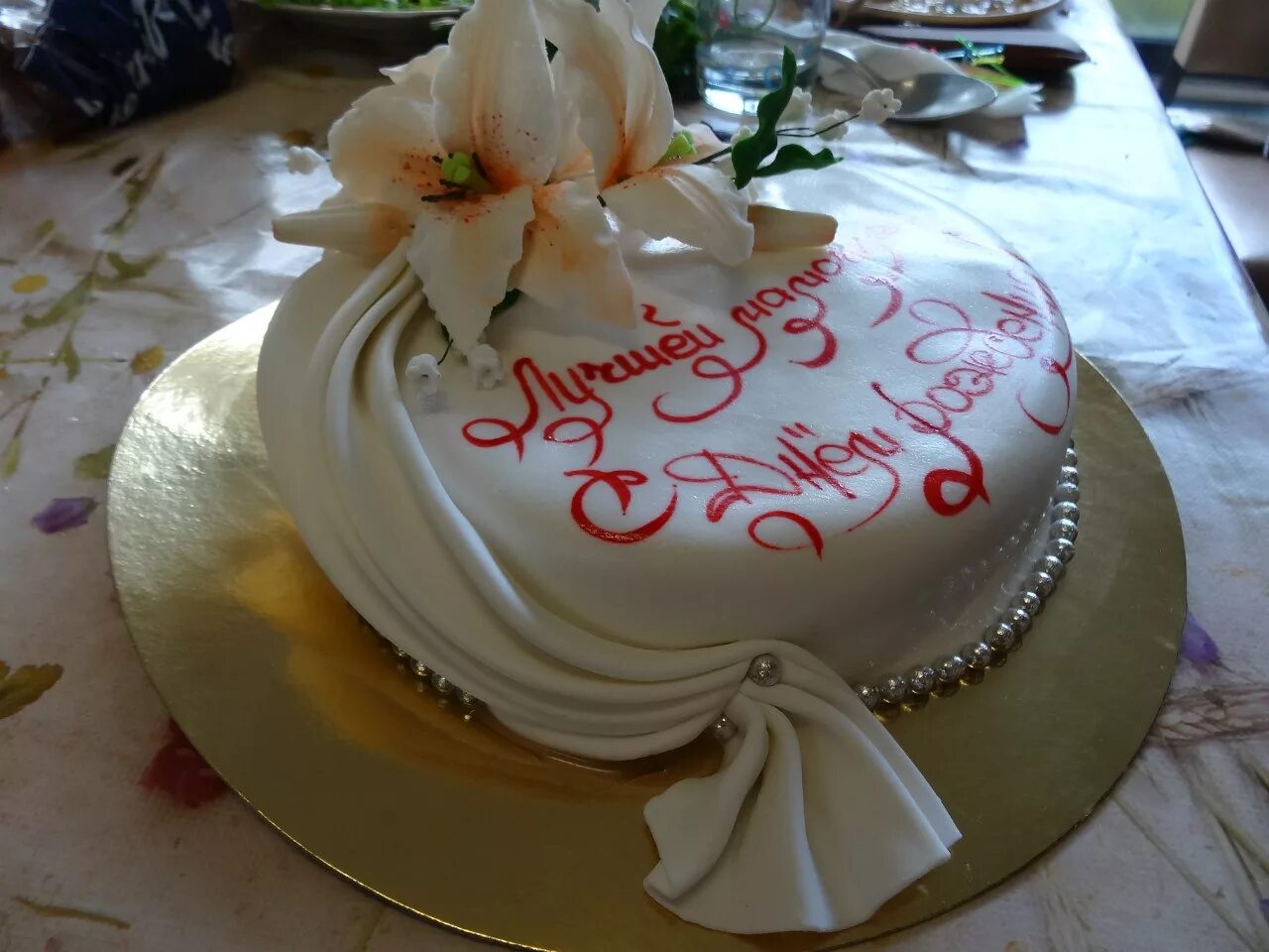 Надпись на торт женщине 45. Торт для мамы. Торт маме на юбилей. Надпись на торт женщине. Оригинальные надписи на тортах.