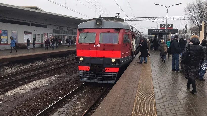 Электричка белорусский вокзал звенигород. Расписание электричек одинцово москва. Расписание электричек на звенигород с белорусского вокзала. Станции электричек черусти москва. Эд4м 0451.