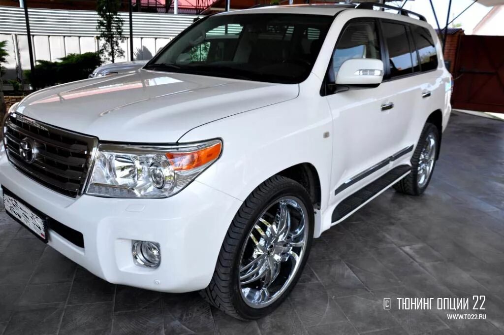 Ленд крузер 200 хром. Land cruiser 200 r20 белый. land cruiser 200 r20 хром. toyota land cruiser 200 r24. диски diablo angel r24.