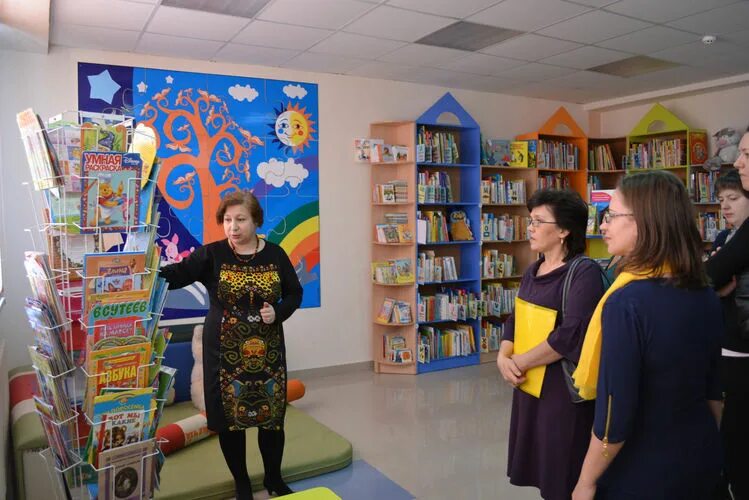 библиотека книгочея. город книгочеев. саянск центральная городская библиотека. обложка для библиотеки. читатель.