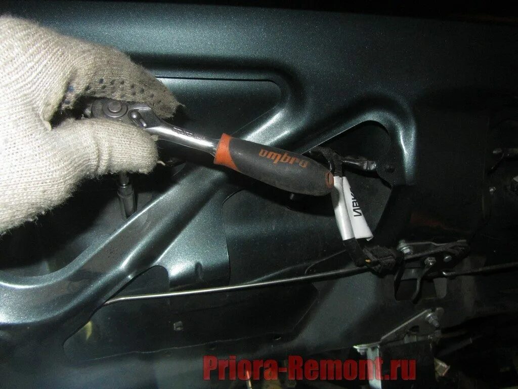 как снять накладку на приоре. как снять накладку на приоре. защелки порогов приора. штатные накладки порогов лада приора 2170. защёлки для передних ремней на ладу приору седан.