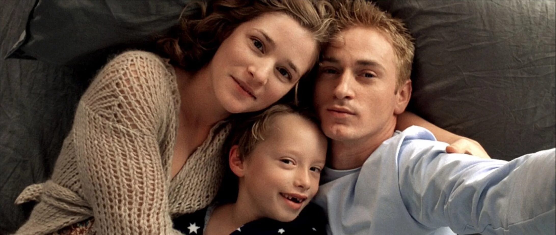 Двуличие 2005. Двуличие фильм 2005. двуличие 2005 триллер. гарри клевен. хана мажимель.
