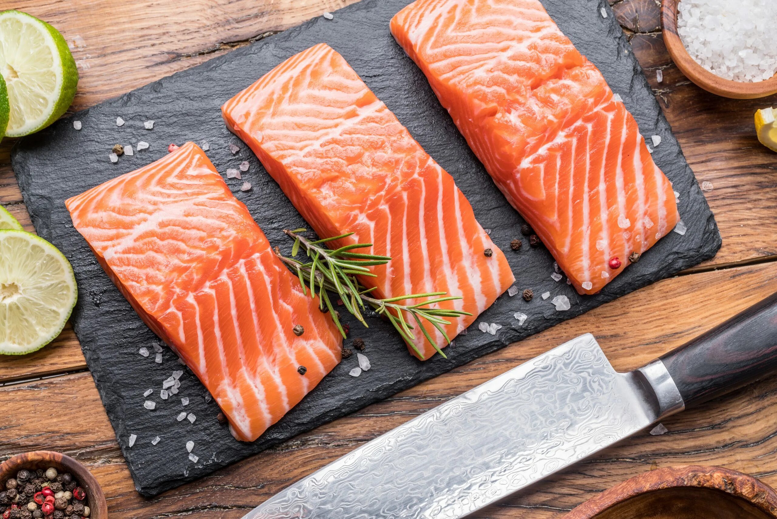 Семга палочки. Палочки лосося. raw salmon. salmon fillet.