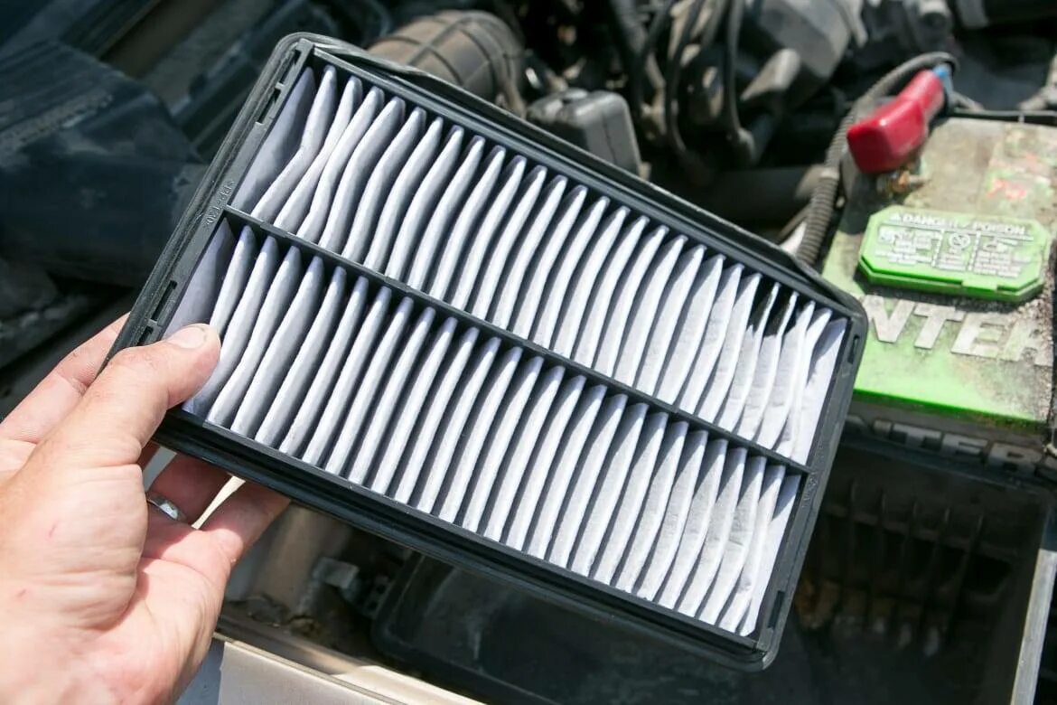 Грязный воздушный фильтр. P636457 Air Filter. Воздушный фильтр для автомобиля. Загрязненный воздушный фильтр. Засоренный воздушный фильтр.