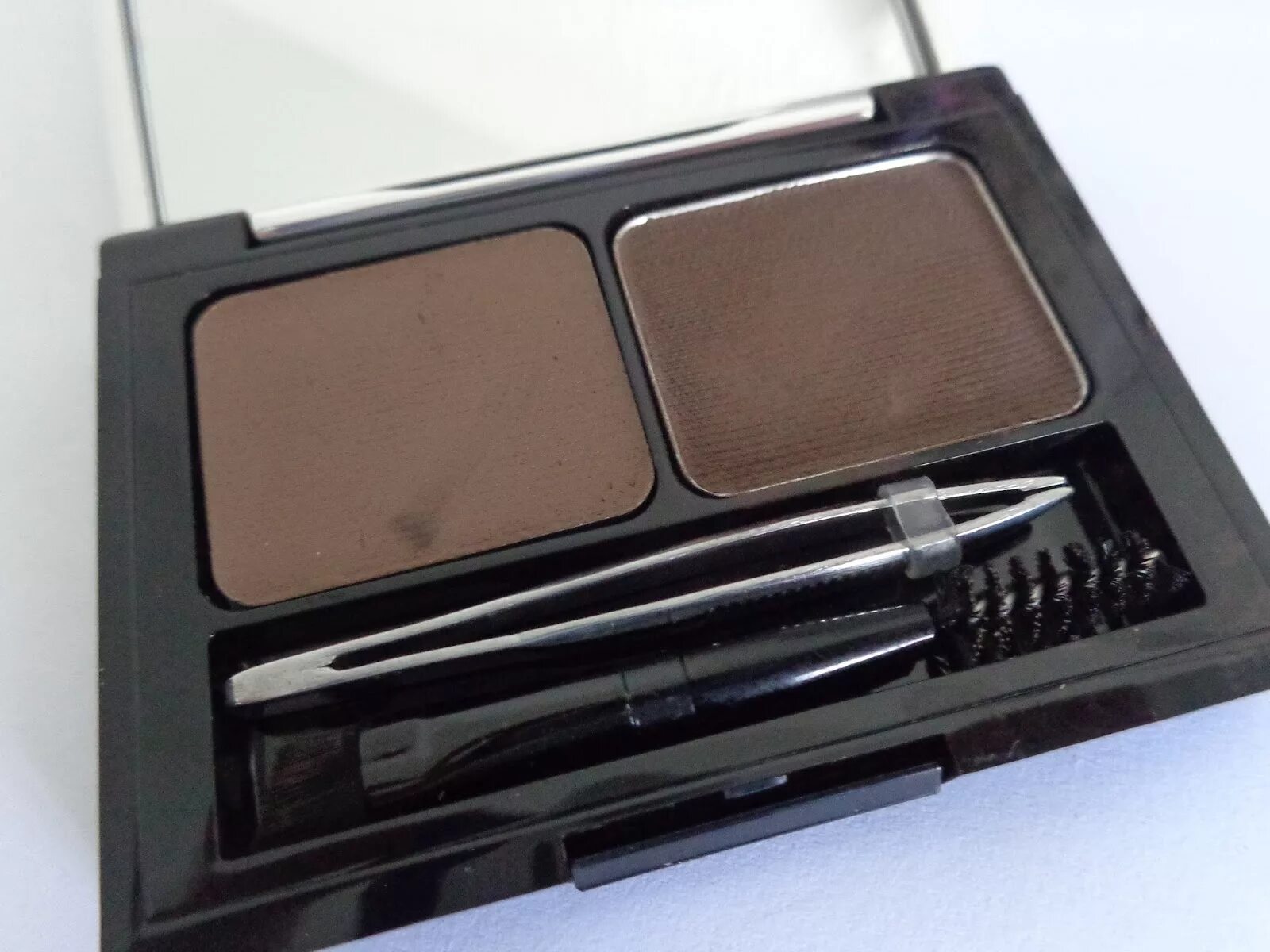 L'Oreal Brow artist тени для бровей. Loreal Brow artist Genius Kit. Bobbi Brown тени для бровей Brow Kit. Броу артист лореаль тени для бровей Джениус кит.