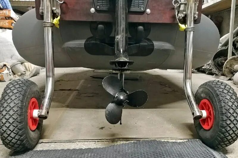 Кузов трансмиссия шасси. Шасси а320. Установка шасси. Афалина 315 транцевые колеса. Шасси ту 134 схема.