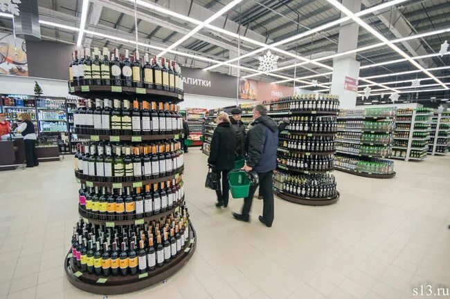 Гипермаркет светлый. Торговый зал супермаркета. Торговый зал гипермаркета. Розничные торговые сети. Гипермаркет светлый.