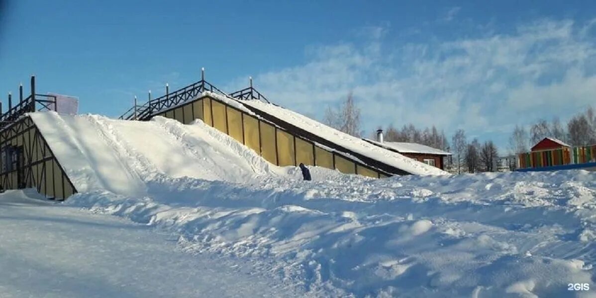 Фэмили парк ижевск горки. Мкр. Красная горка ижевск. Ледяные горки ижевск площадь. Горка ижевск.