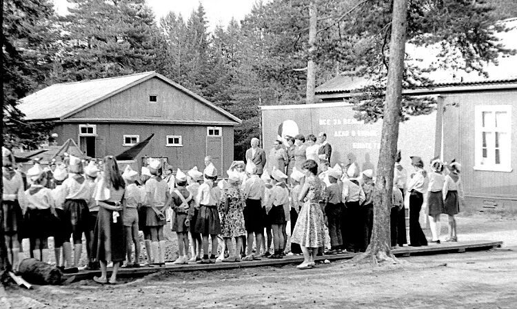 пионерский лагерь ссср заброшенный лагерь. заброшенный пионерский лагерь орленок. пионерский лагерь олега кошевого волгоградская обл. старые детские лагеря. заброшенный лагерь чайка полушкино.