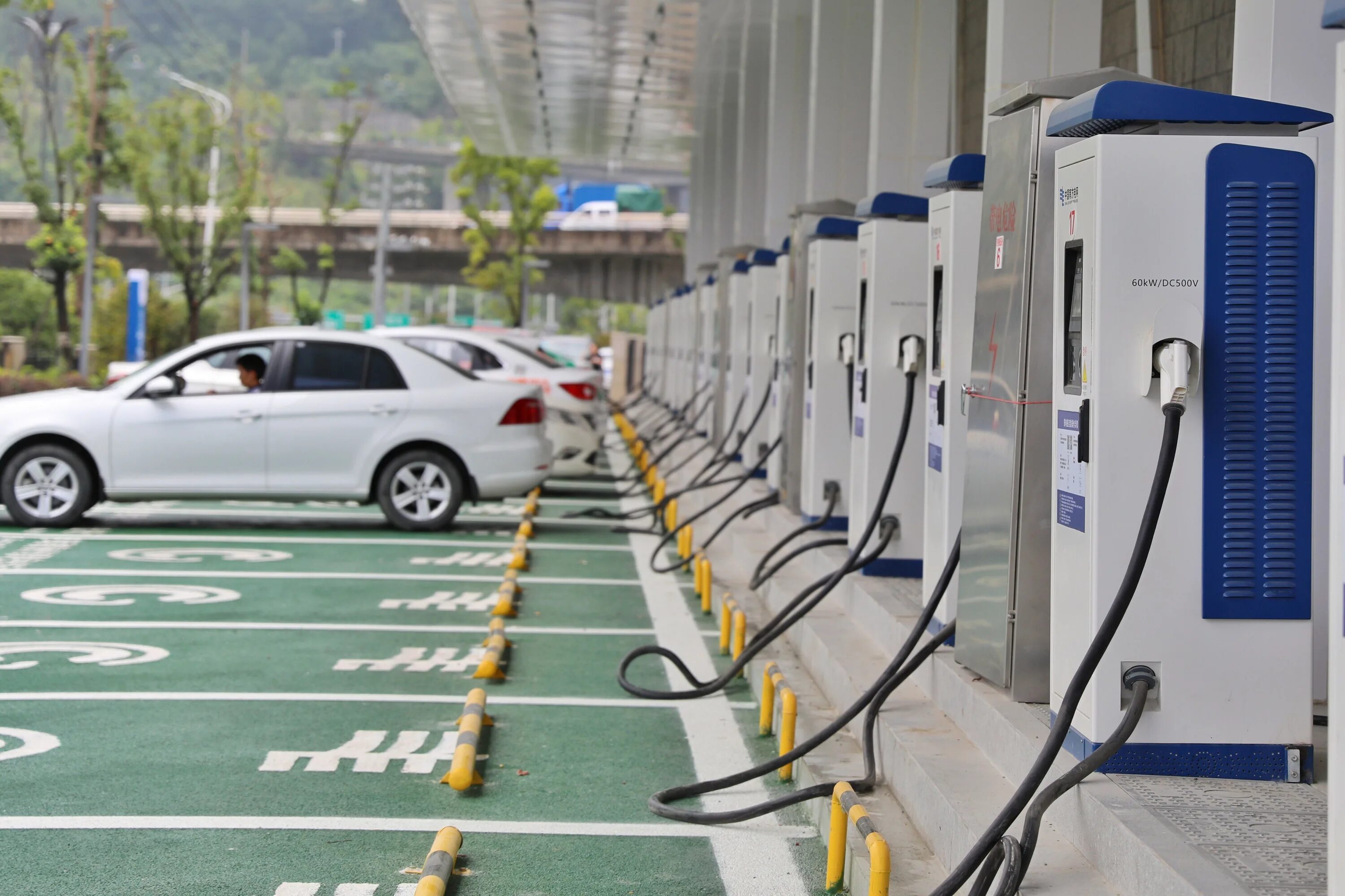 Зарядные станции для бизнеса. Electric vehicle Charging Station. Россети зарядка для электромобилей. Зарядная инфраструктура для электромобилей. Зарядные станции для электромобилей в Китае.