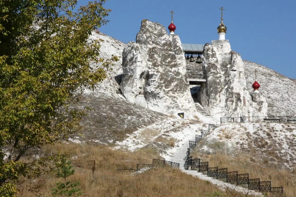 Воскресенский белогорский пещерный мужской монастырь. Белогорский пещерный монастырь воронежская область. Белогорье павловск. Белогорье воронежская область сайт. Воскресенский монастырь белогорье.