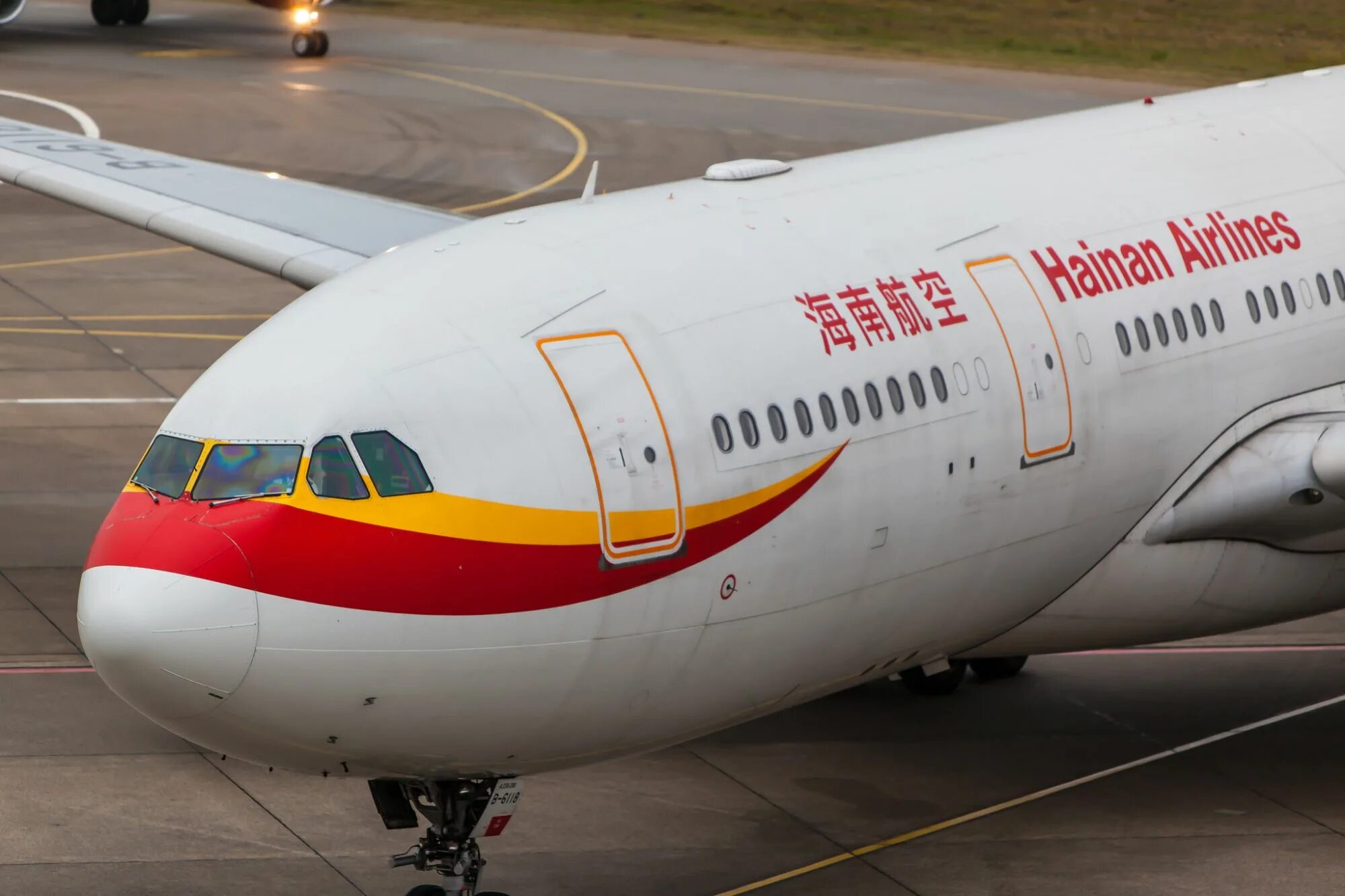 Рейс москва китай самолетом. Китайская авиакомпания Hainan Airlines. Hainan Airlines Boeing 737. Hainan Airlines в Шереметьево. Хайнань авиакомпания рейс.