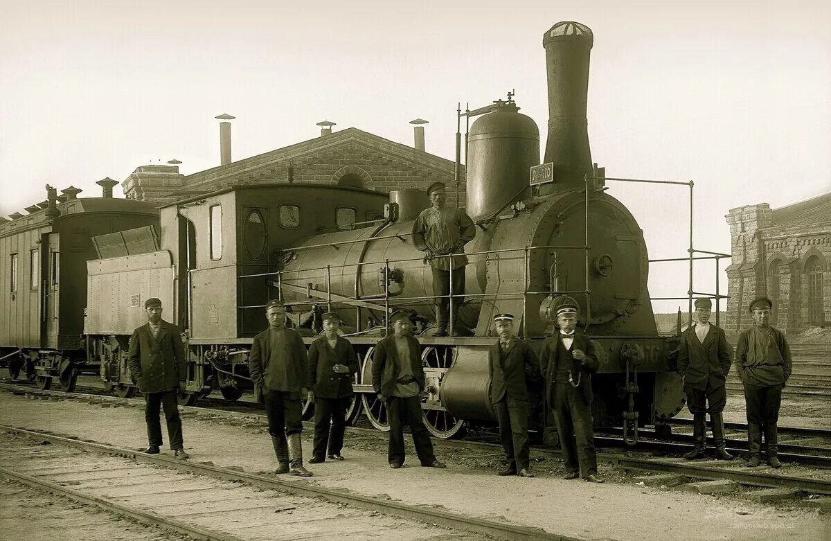 Железные дороги 1880. Паровоз Российской империи 19 века. Паровозы Российской империи 20 века. Паровозное депо Челябинск. Паровозное депо 19 век.