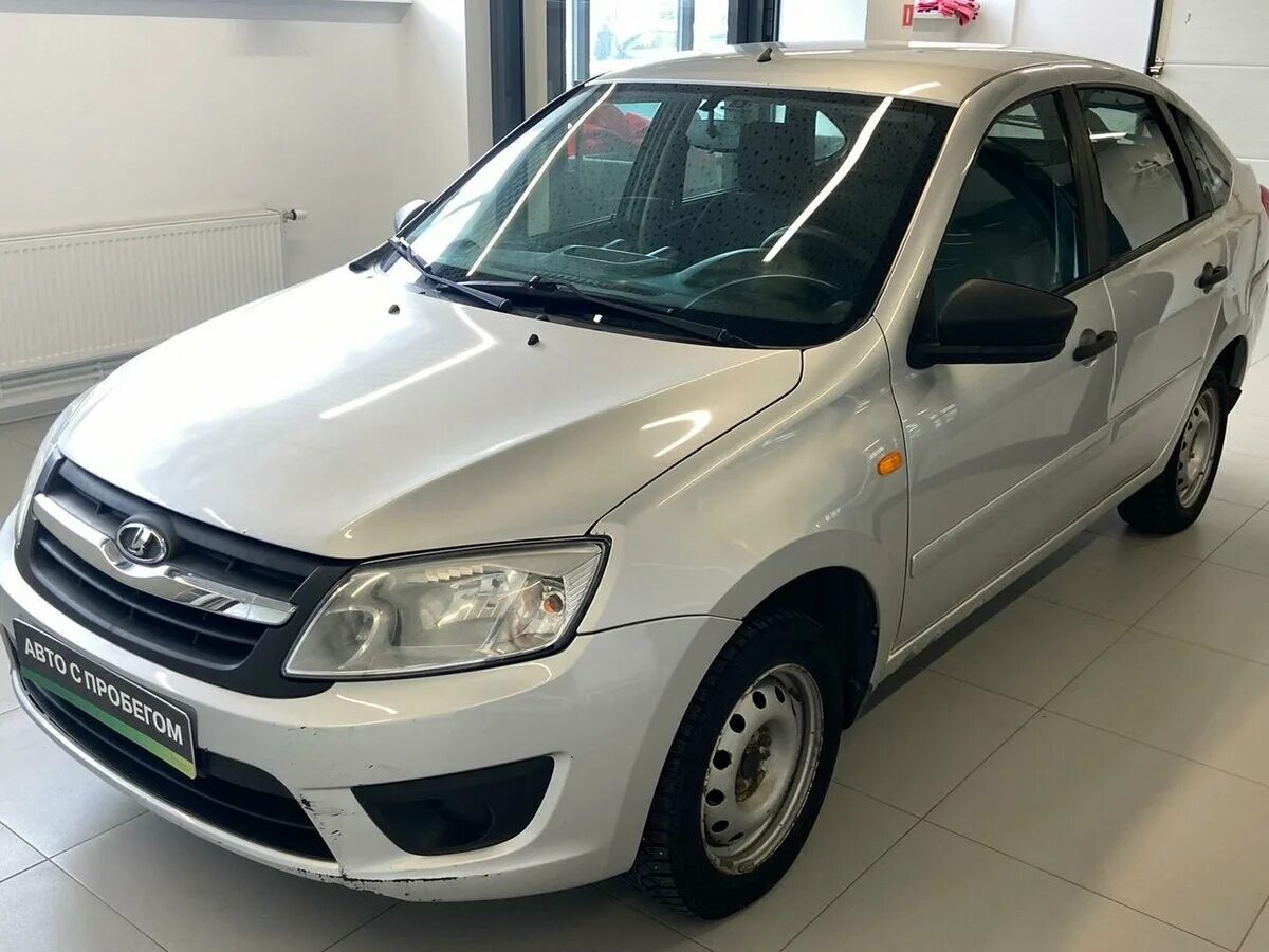 Купить б/у Lada (ВАЗ) Granta I 1.6 MT (87 л.с.) бензин механика в Москве: белый