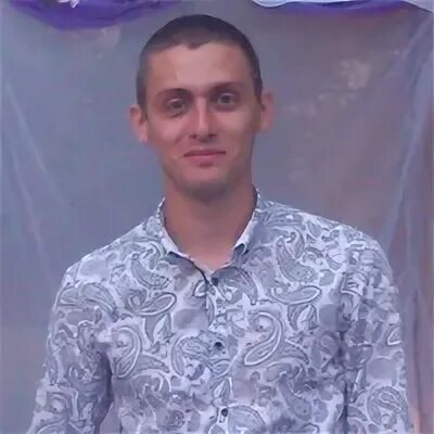 Жена Евгения Петросяна обнажила ноги у бассейна в Сочи