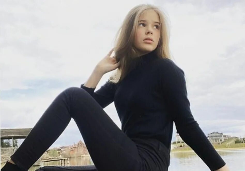 16-летняя дочь Александра Абдулова впервые вышла на красную дорожку