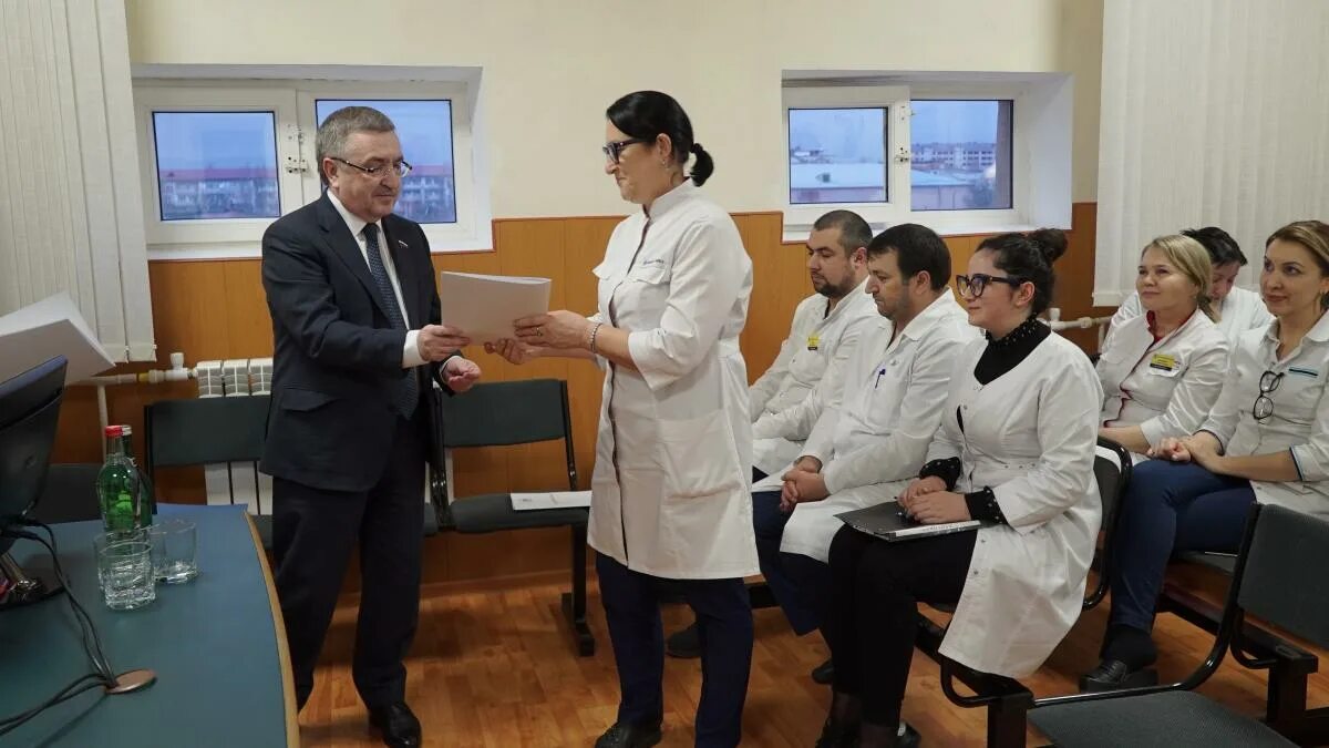 Дагестанский центр микрохирургии глаза. Офтальмологическая клиника каспийск. Город каспийск глазная клиника. Глазной центр в каспийске. Центр микрохирургии глаза каспийск.