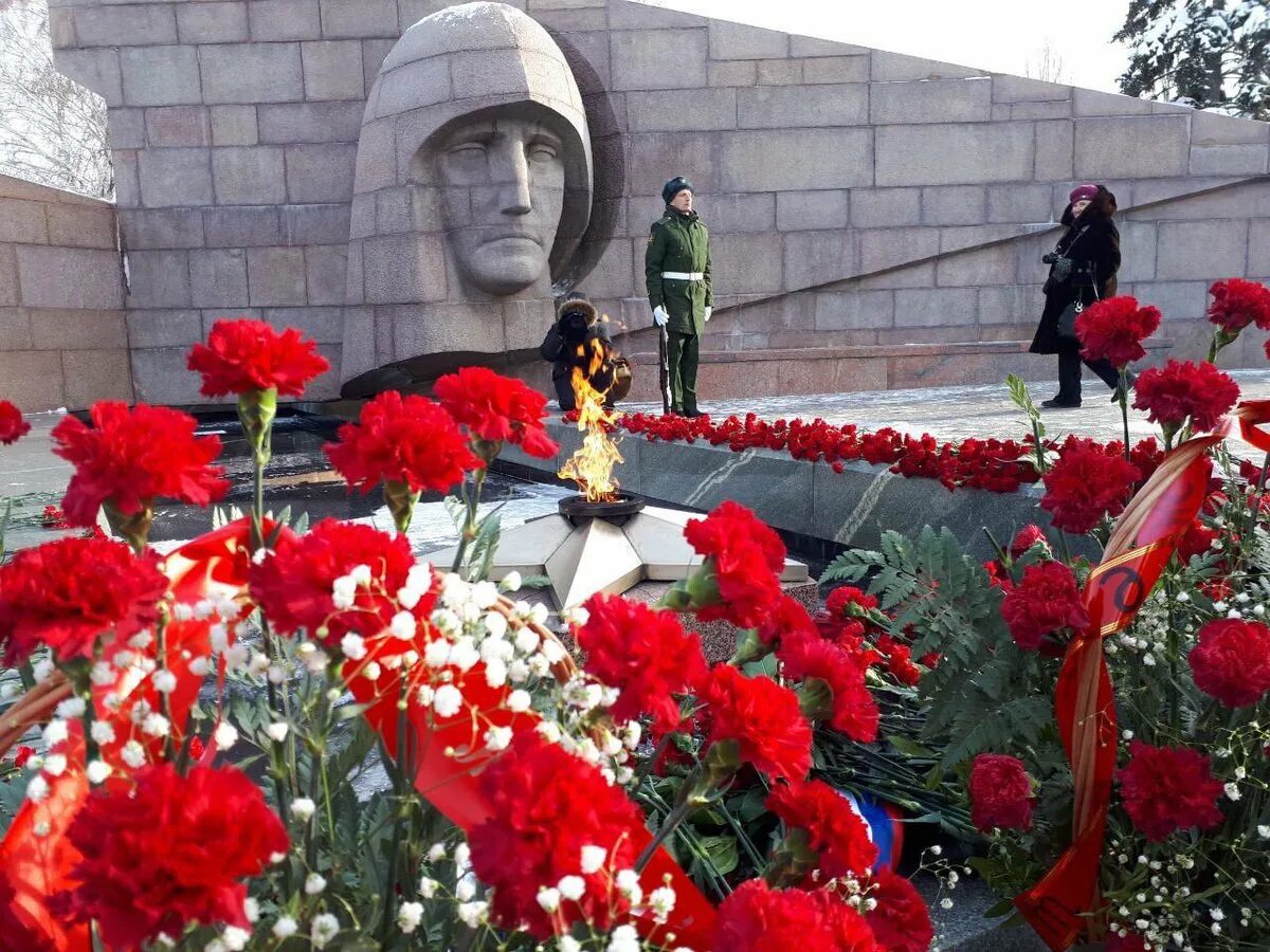 Блокада омска. Вечный огонь блокада Ленинграда. "Вечный огонь" погибшим в блакадном Ленинграде. Вечный огонь в память блокады Ленинграда. Блокада Ленинграда память.