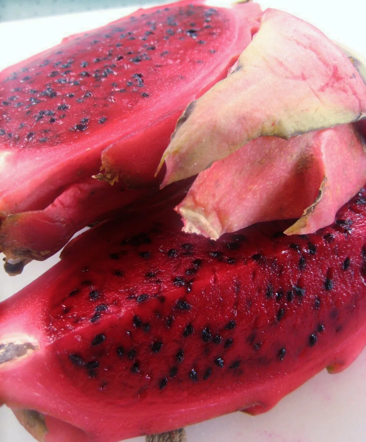 Питахайя (драконий фрукт). Розовый фрукт с точками внутри. Личи-питайя. Розовый фрукт с точками внутри. Розовый фрукт.