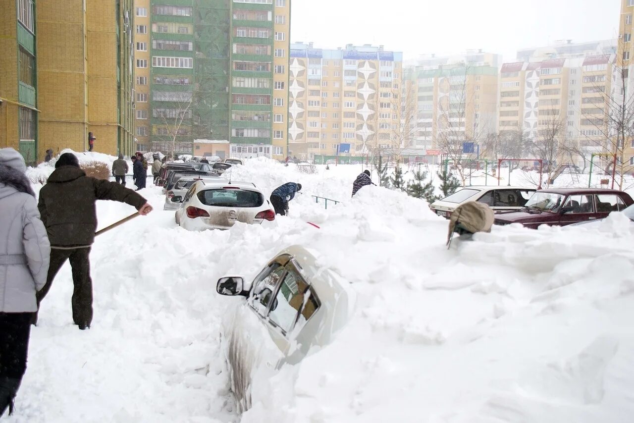 Сегодня снег пришел. Снегопад Курск 2013. Курск март 2013. Курск снегопад март 2013.