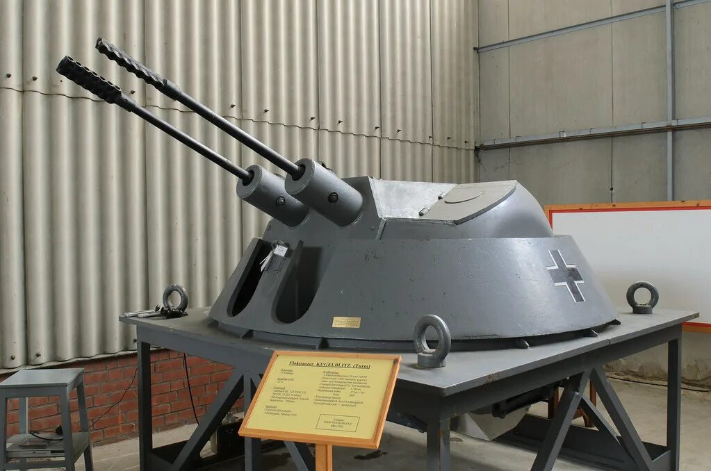 Кугельблиц зсу. Танк flakpanzer iv kugelblitz. Танк flakpanzer iv kugelblitz. Кугельблиц зсу. Немецкая зенитка кугельблиц.