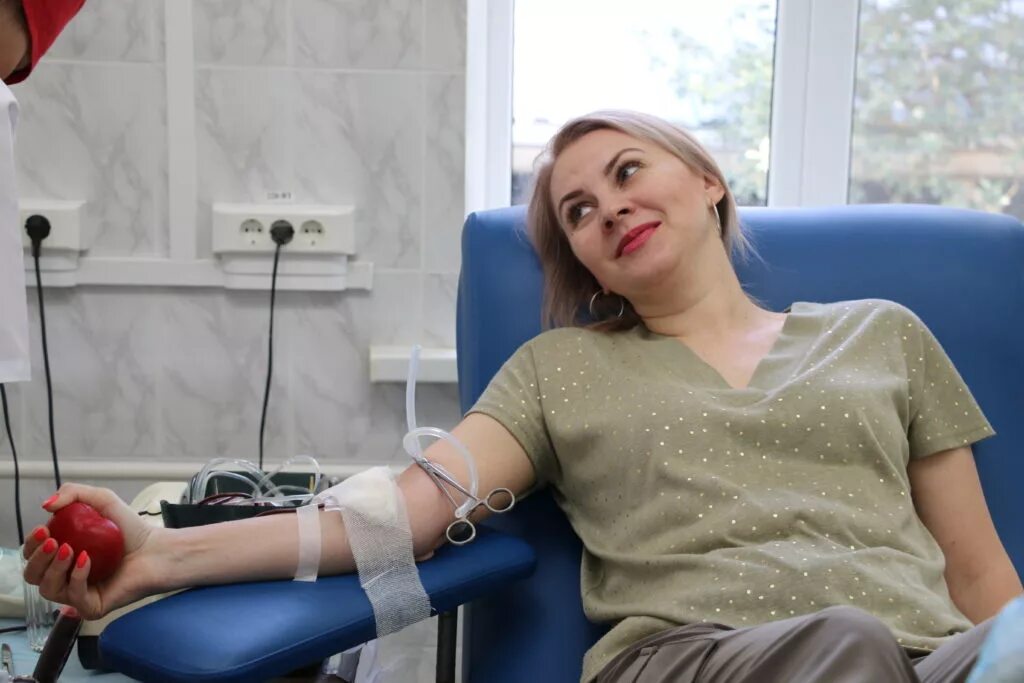 Станция переливания крови Краснодар. Станция переливания крови Ставрополь. Работники Сургутской станции переливания крови.