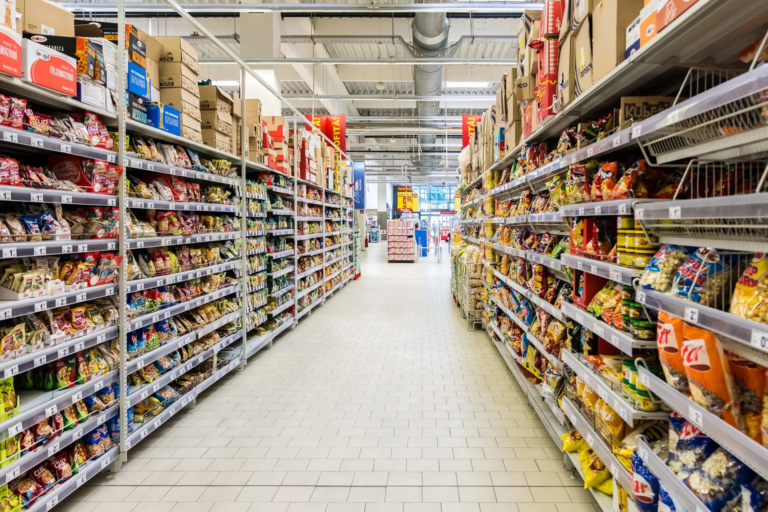 Женщина в магазине. Магазин продукты. Потребительский рынок реклама. Потребитель иконка. Ритейл торговля.
