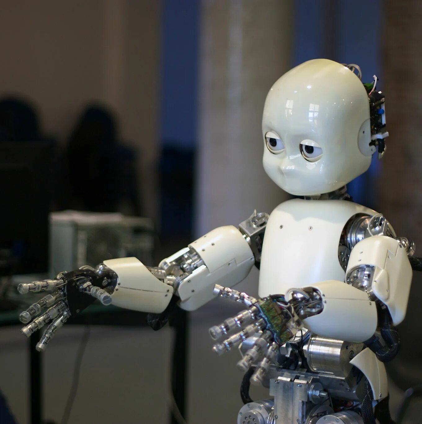 Робот. Обычные роботы. Робототехника и искусственный интеллект. Робот картинка.