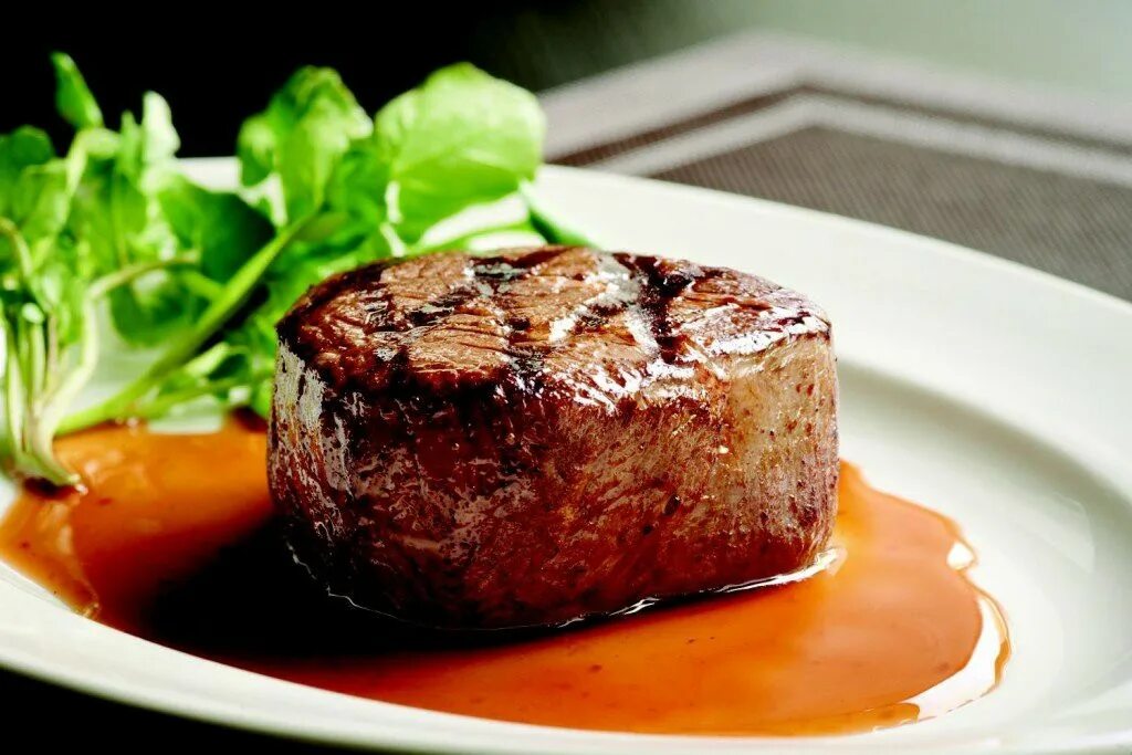 Что приготовить из вырезки. Филе Миньон/filet mignon. Филе Миньон Медиум. Steak филе-Миньон. Стейк filet mignon.