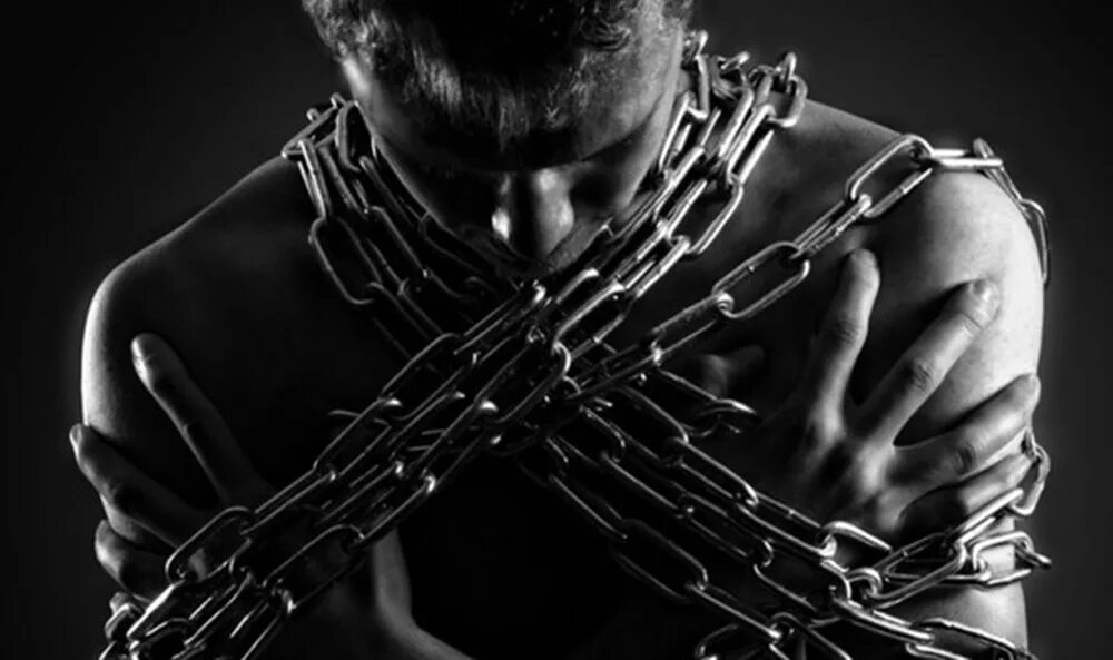 Гребцы на галерах. Рабы и рабовладельцы. Рабы цитаты. Черный раб. Мужик на цепи.