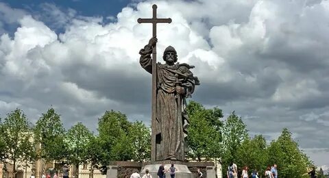 Памятник крещения