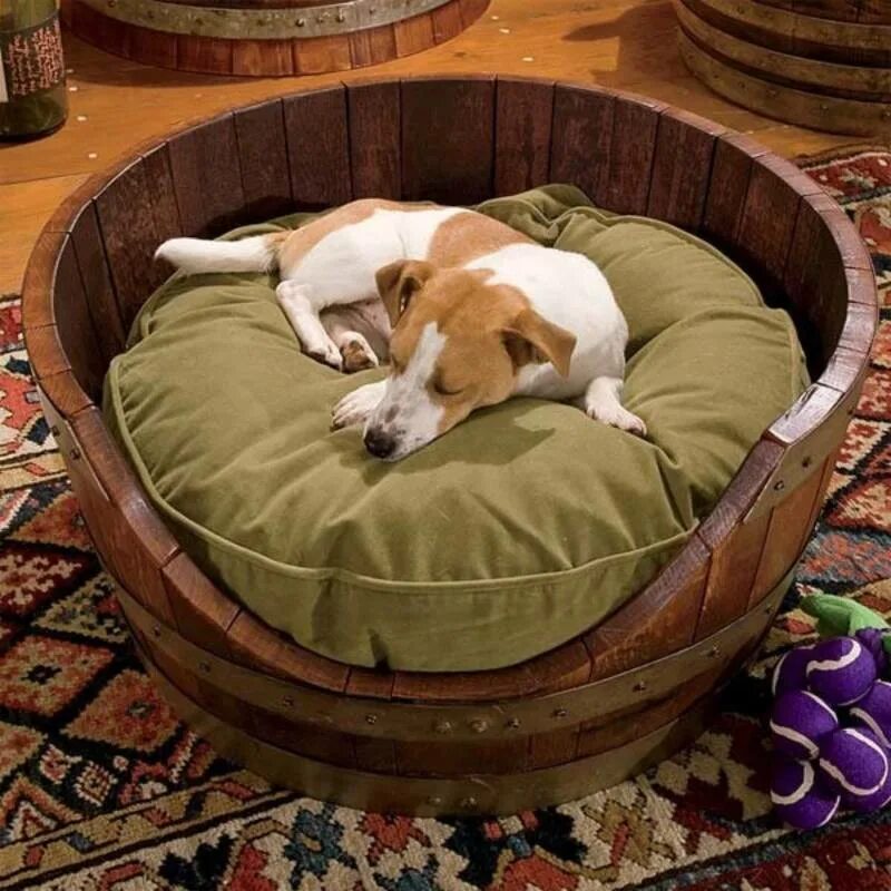 Как сделать лежанку для собаки своими руками. Спальное место для собаки. Лежак для собаки из бочки. Кровать с местом для собаки. Необычные кровати для собак.