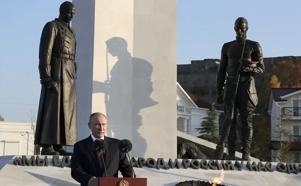 Памятник примирения. Памятник примирения в Севастополе. Памятник гражданской войне Севастополь. Памятник белым и красным в Севастополе. Памятник 100 летию гражданской войны в Севастополе.