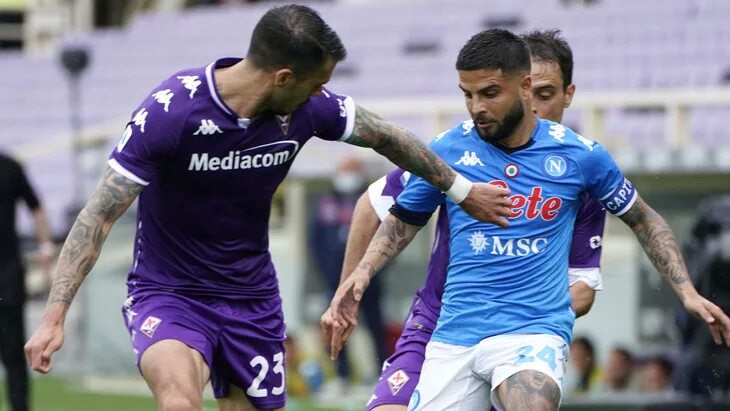 Фиорентина с кубком. Лоренцо инсинье наполи. Наполи фиорентина. Фиорентина наполи 17 мая. Кубок италии 1/8 финала.