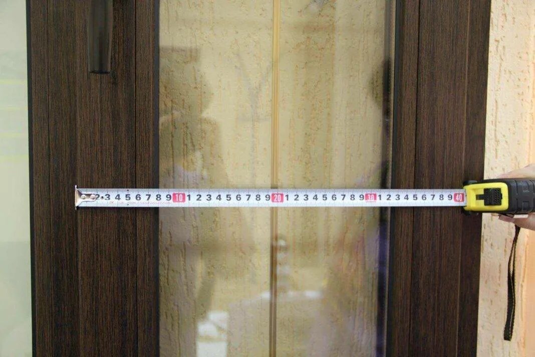 Е замер. Замерщик. Замер помещения лазерной рулеткой. Измерение шума в квартире прибором. Е замер.