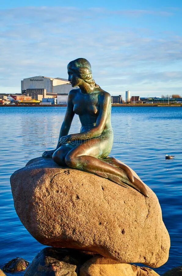 Памятник русалочке в дании. Копенгаген (дания) - статуя русалочки. Памятник русалочке в дании. Андерсен русалочка копенгаген. Дания русалочка.