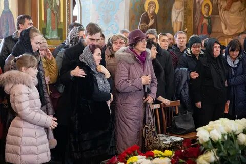 Переоделись в священников на похоронах