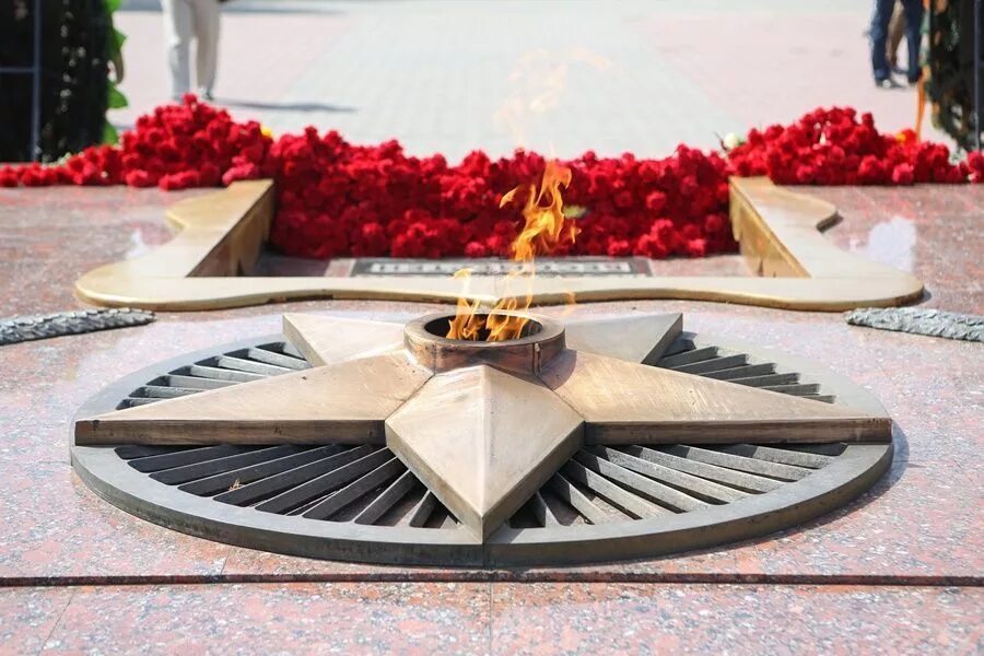 ревда площадь победы вечный огонь. вечный огонь в воронеже на площади победы. монумент вечный огонь. могила неизвестного солдата волгоград. мемориал краснодар северная вечный огонь.