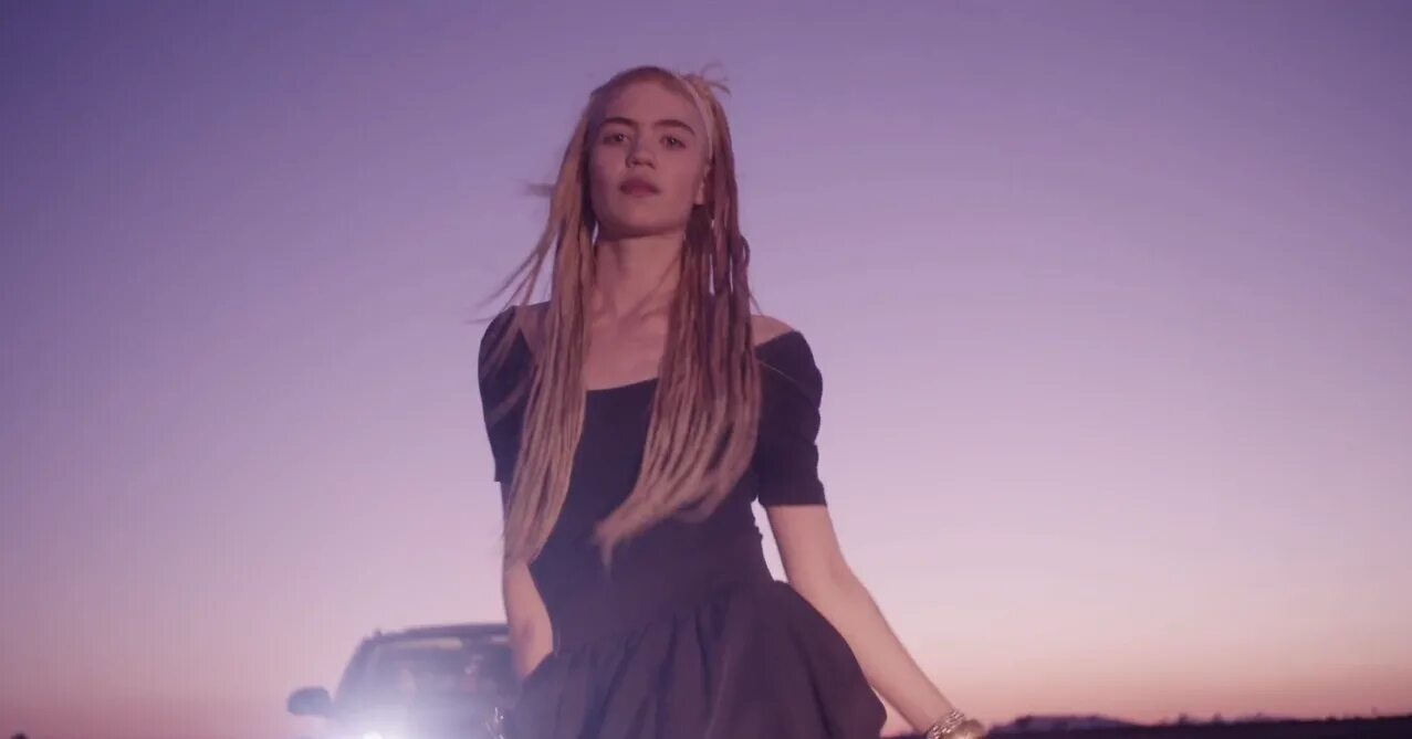 Genesis grimes текст. Гримес генезис. граймс певица. genesis grimes певица. певица клэр буше.