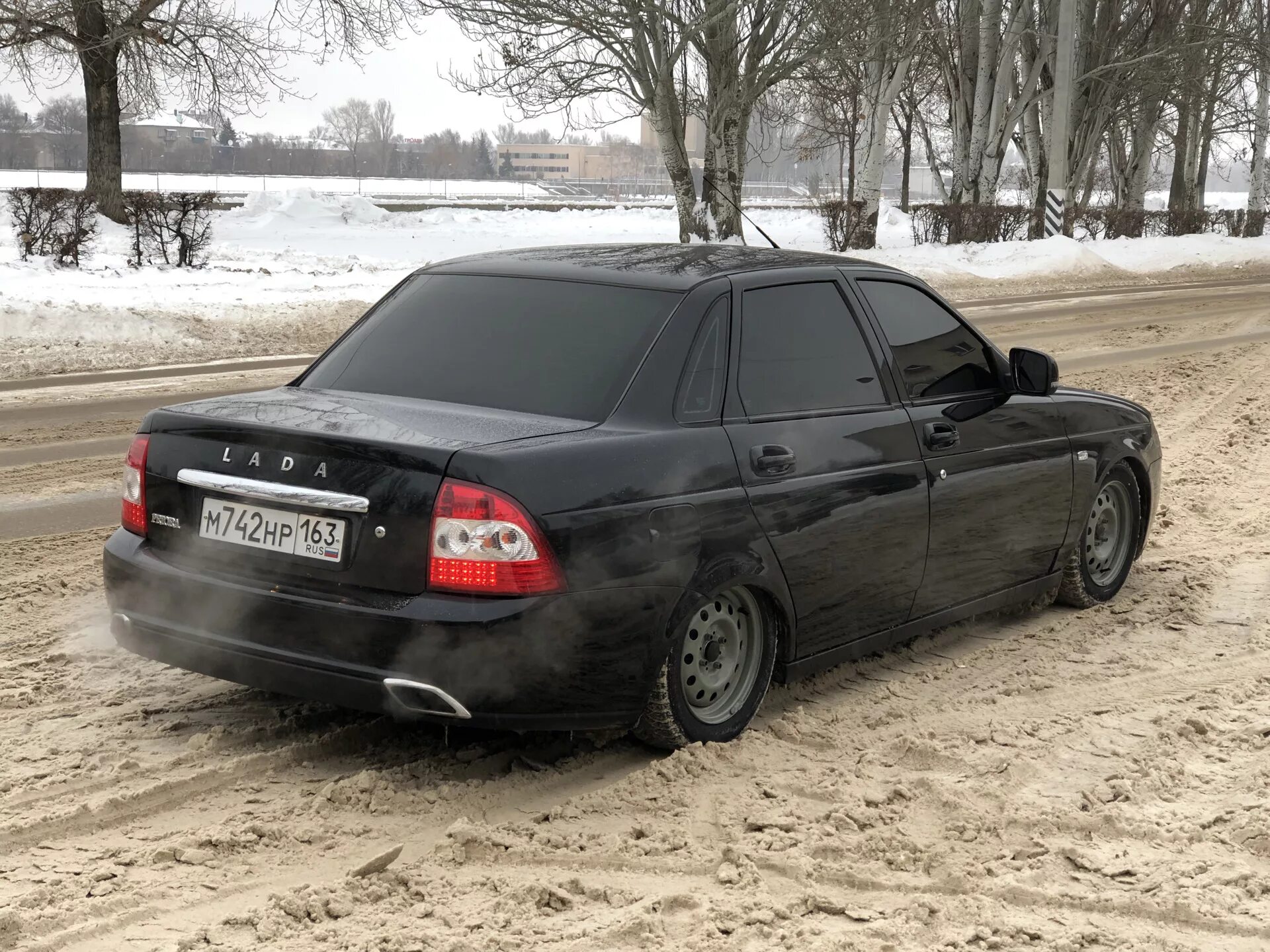 Приора 2 седан черная. Черная Приора 2 седан тонированная. Приора 1 седан черная.