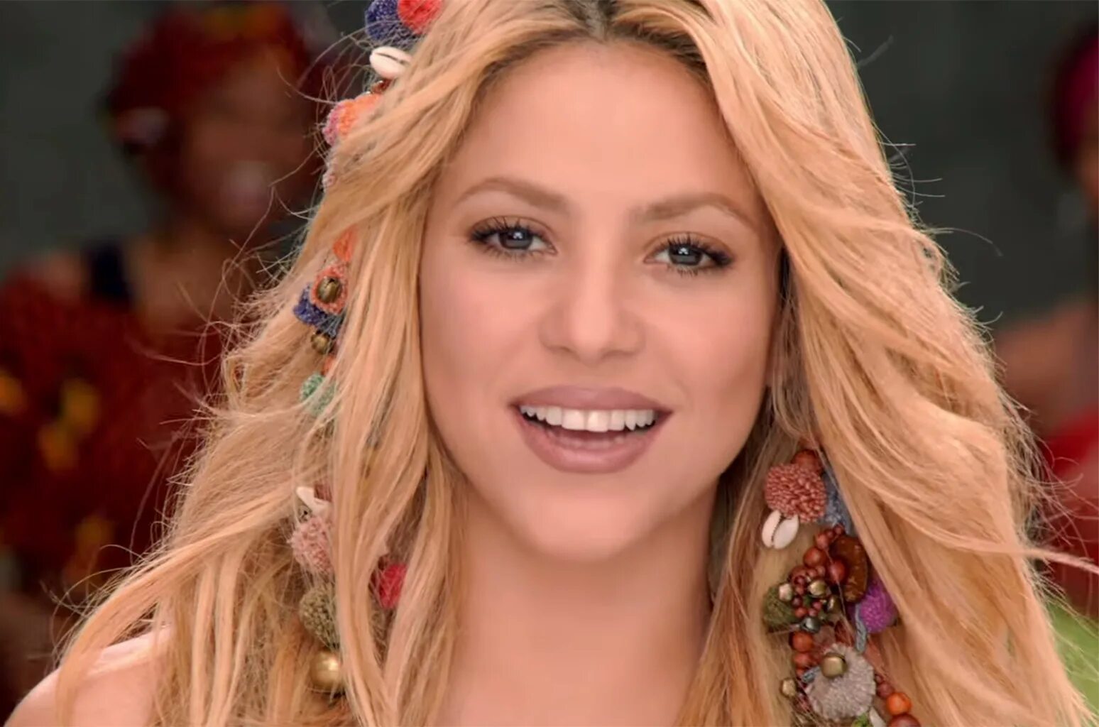 Shakira africa. Shakira 2010 Waka Waka. Shakira, Freshlyground - Waka Waka.