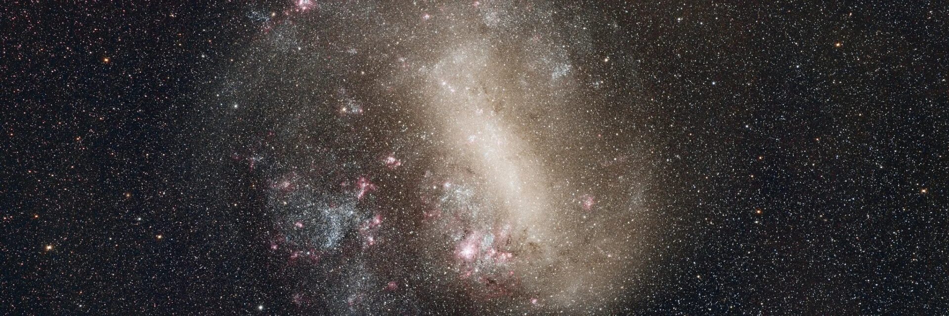 Малое Магелланово облако Галактика Млечный путь. Карликовая BCG-Галактика. Большое Магеллановое облако. Космос мало звезд.