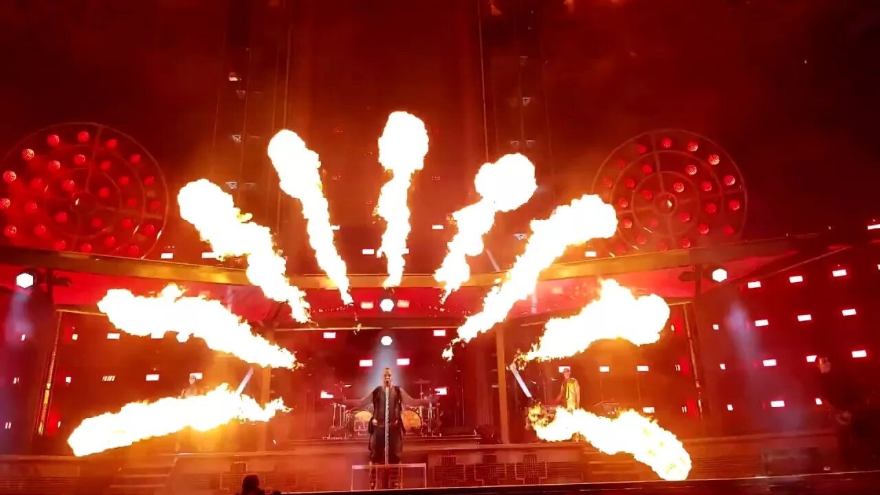 Рамштайн в москве 2019. Рамштайн в лужниках 2019. Till lindemann moscow 2019. Рамштайн в москве 2019. Рамштайн 2019 концерт.