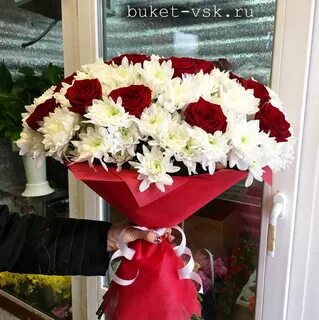 Букет красных хризантем